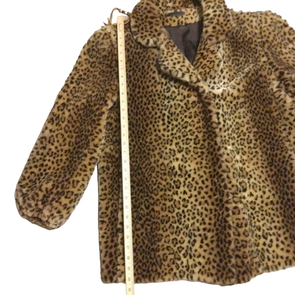 Mob Wives Faux Fur Leopard Print Tan-Black Latch Hook Eye Closure Warm Chic L - Picture 10 of 13